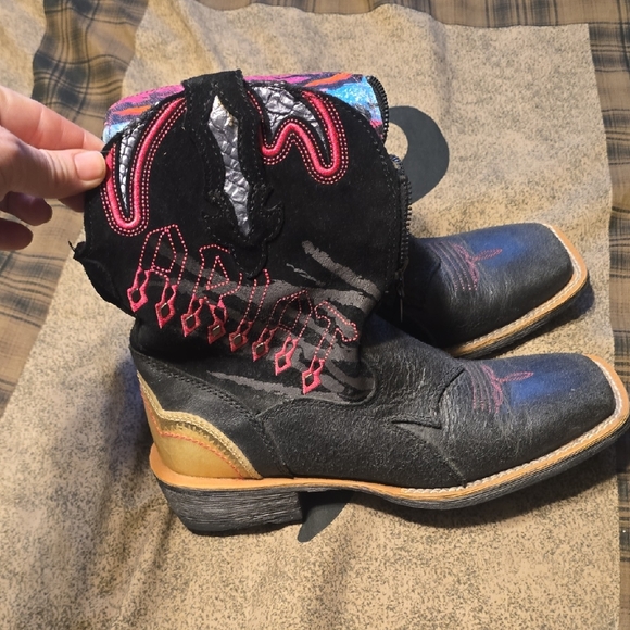 Ariat Shoes - Ariat Black and Pink Embroidered Western Boots Only Worn Once Like Brand New